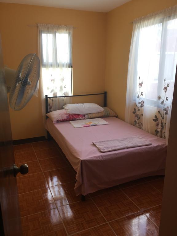 Hotel Pines Mansion Butuan City Zimmer foto